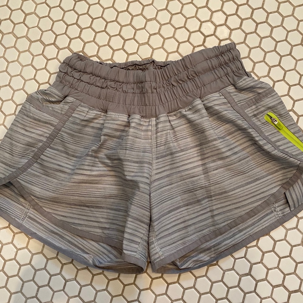 Lululemon Tracker shorts size 6